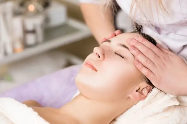 Estelite Klinik | Buz Lazer Epilasyon | Botoks | Dudak Dolgusu | Terleme Tedavisi - Resim 7