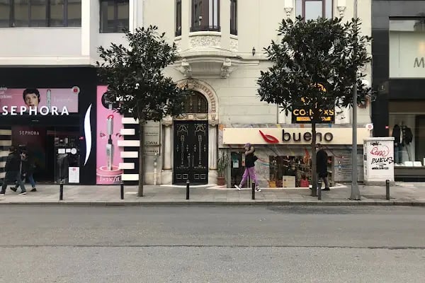 Doç.Dr. Ahmet Altıntaş I Kapalı Burun Estetiği - Resim 2