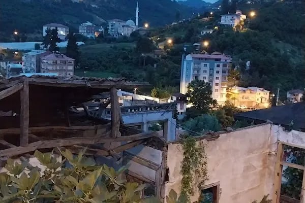 Orta Mahalle Seyir Terası - Resim 11