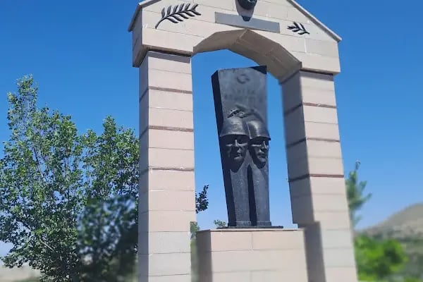Ayaş Şehitlik Anıtı - Resim 14