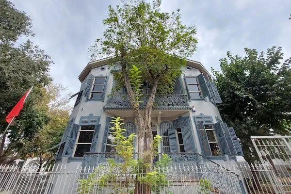 Büyükada Edebiyat Müze Kütüphanesi - Resim 14