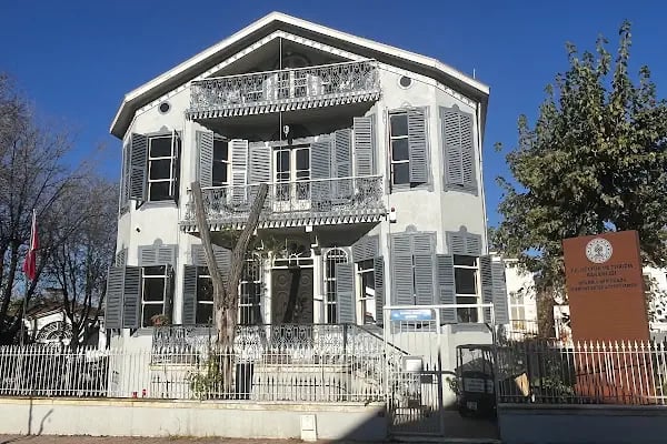 Büyükada Edebiyat Müze Kütüphanesi - Resim 2