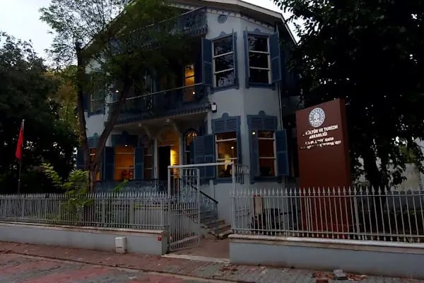 Büyükada Edebiyat Müze Kütüphanesi - Resim 5