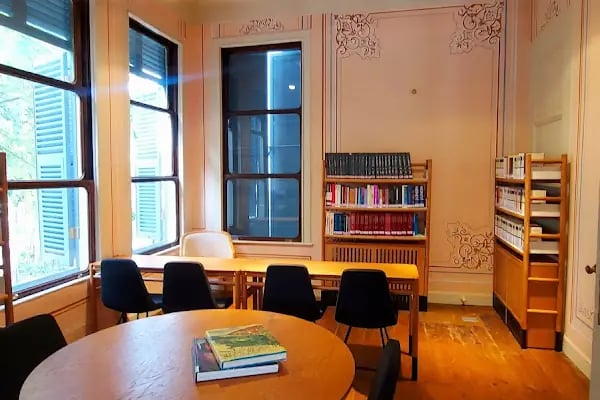 Büyükada Edebiyat Müze Kütüphanesi - Resim 8