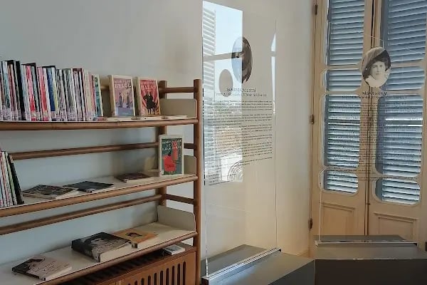 Büyükada Edebiyat Müze Kütüphanesi - Resim 18