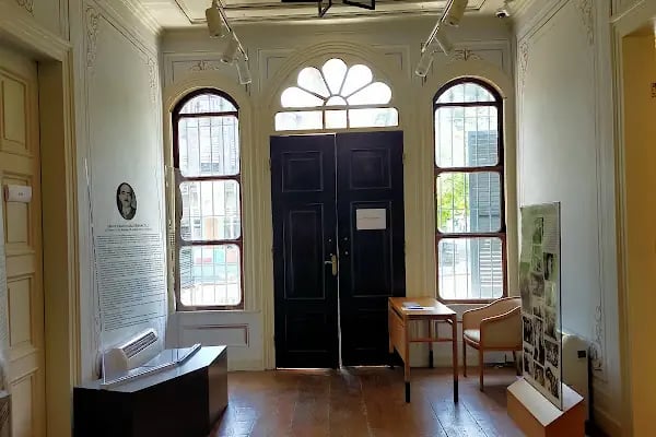 Büyükada Edebiyat Müze Kütüphanesi - Resim 3