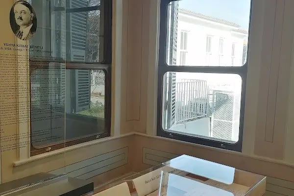 Büyükada Edebiyat Müze Kütüphanesi - Resim 11