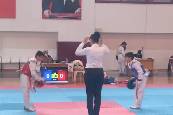 Döşemealtı Spor Salonu - Resim 19