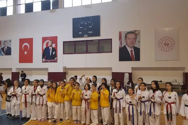 Döşemealtı Spor Salonu - Resim 6
