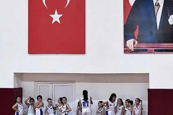 Döşemealtı Spor Salonu - Resim 10