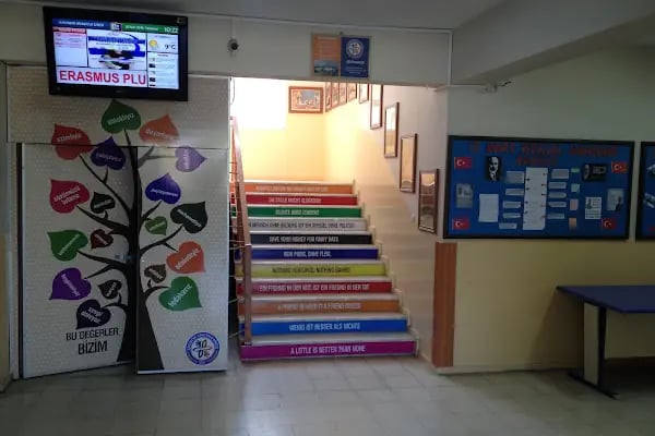 Bayindir Anadolu Lisesi - Resim 2