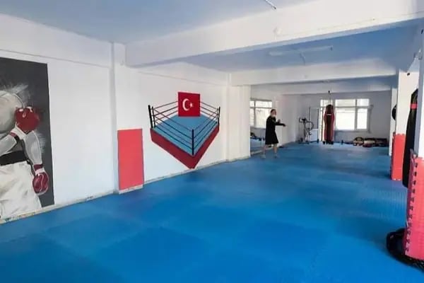 YEMEN FIGHT CLUB DÖVÜŞ SANATLARI EĞİTİM MERKEZİ - Resim 5