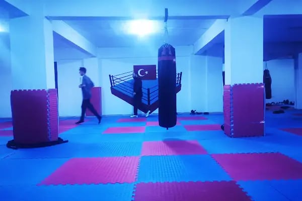 YEMEN FIGHT CLUB DÖVÜŞ SANATLARI EĞİTİM MERKEZİ - Resim 3