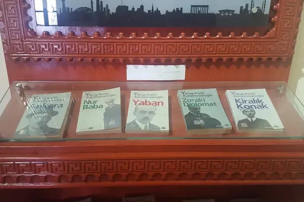 Şair ve Yazarlar Evi Müzesi - Resim 20