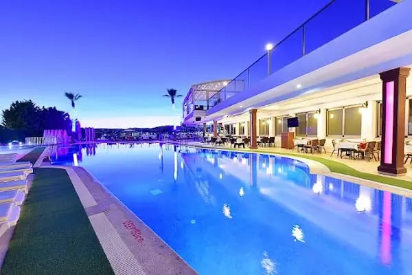 Tropicana Beach Hotel - Resim 3