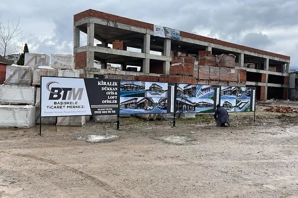 Başiskele Ticaret Merkezi - Oto Galerileri ve Çalışma Ofisleri - Resim 7