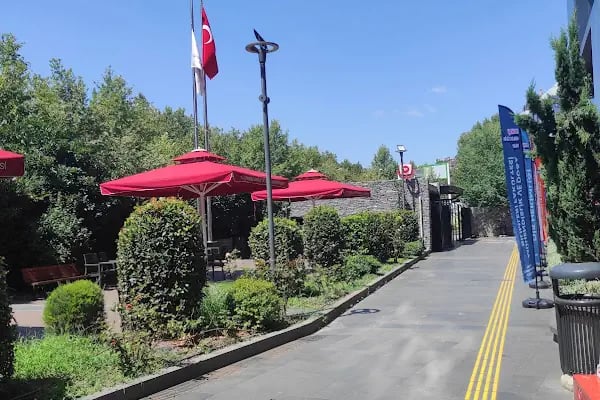 İstanbul Sağlık ve Teknoloji Üniversitesi - Resim 9
