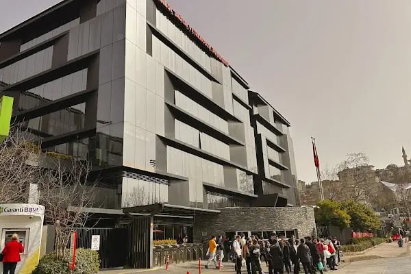 İstanbul Sağlık ve Teknoloji Üniversitesi - Resim 20