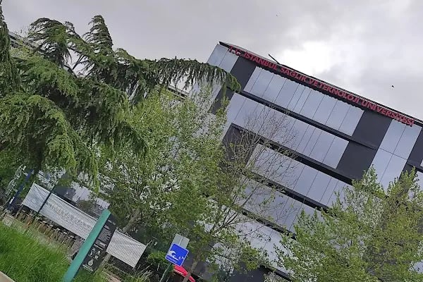 İstanbul Sağlık ve Teknoloji Üniversitesi - Resim 2
