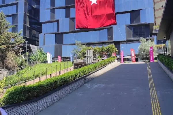 İstanbul Sağlık ve Teknoloji Üniversitesi - Resim 15