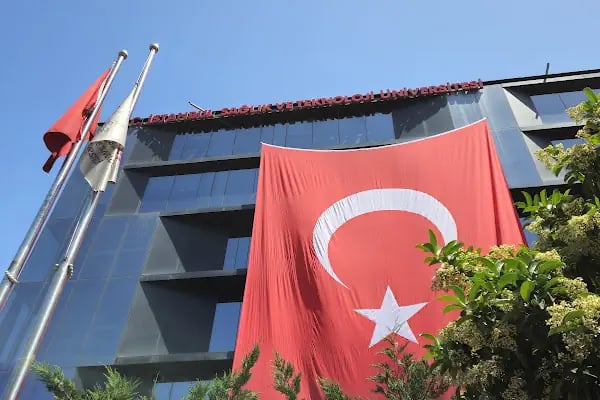 İstanbul Sağlık ve Teknoloji Üniversitesi - Resim 5