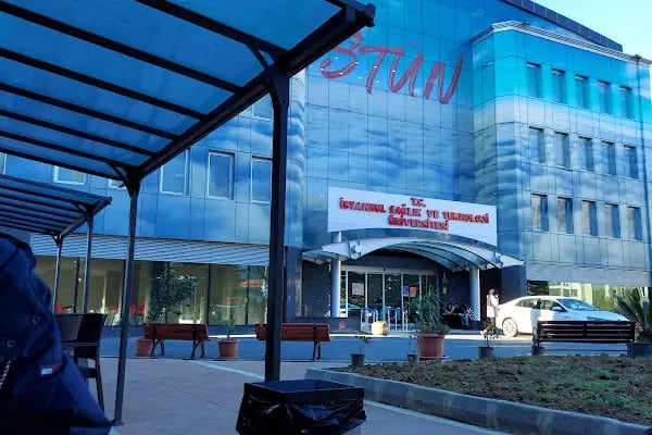 İstanbul Sağlık ve Teknoloji Üniversitesi - Resim 1