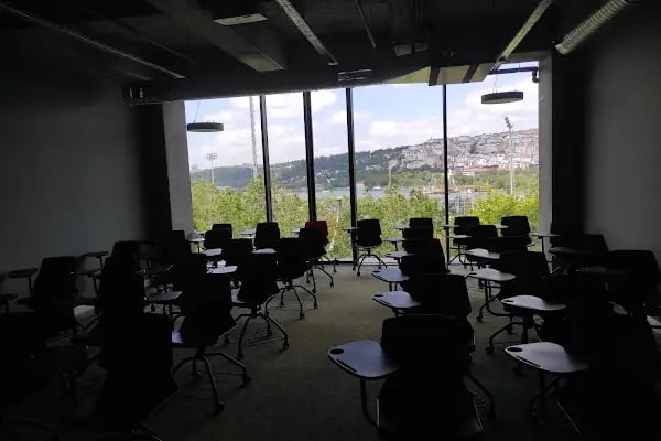 İstanbul Sağlık ve Teknoloji Üniversitesi - Resim 4