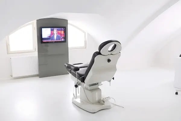 Burtom Konur Estetik ve Saç Ekim Merkezi - Bursa - Hair Transplant Clinic Turkey - Resim 3