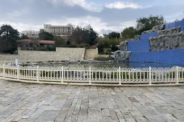 Balçova belediyesi adalet ve demokrasi parkı - Resim 3