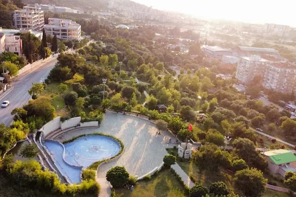 Balçova belediyesi adalet ve demokrasi parkı - Resim 10