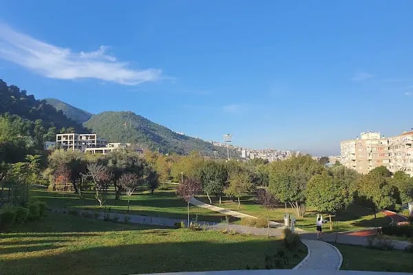Balçova belediyesi adalet ve demokrasi parkı - Resim 7