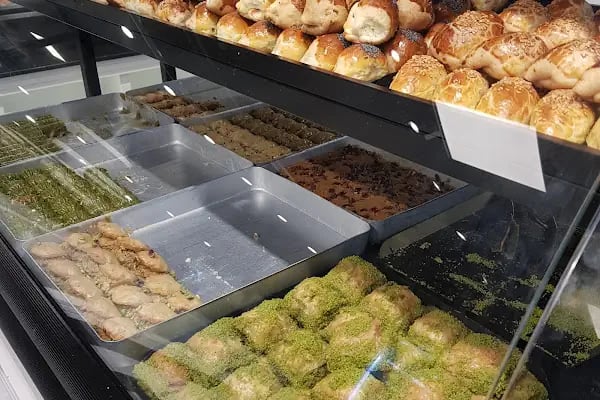 Ne var Ne yok Fırın Pastane Kafe - Resim 16