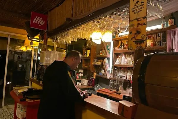 Cool beach cafe - Resim 18