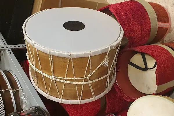 Serhat Müzik Evi-Müzik Aletleri-saz-bağlama-Gitar-Keman-piyano- bağcılar istabul - Resim 19