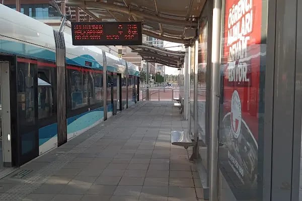 Üçkuyular Tramvay Durağı - Resim 10