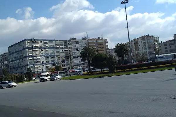 Üçkuyular Tramvay Durağı - Resim 13