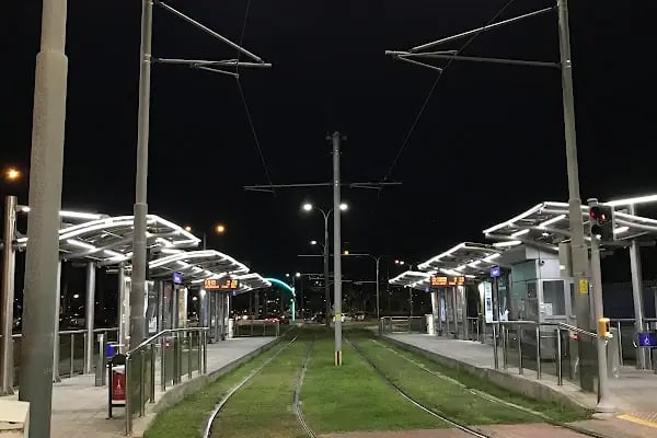 Üçkuyular Tramvay Durağı - Resim 4
