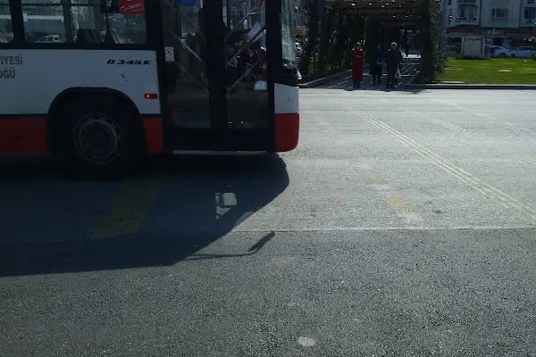 Üçkuyular Tramvay Durağı - Resim 19