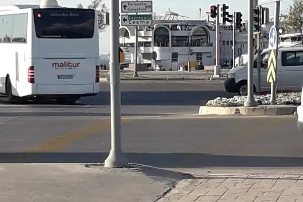 Üçkuyular Tramvay Durağı - Resim 11