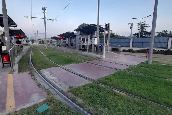 Üçkuyular Tramvay Durağı - Resim 3