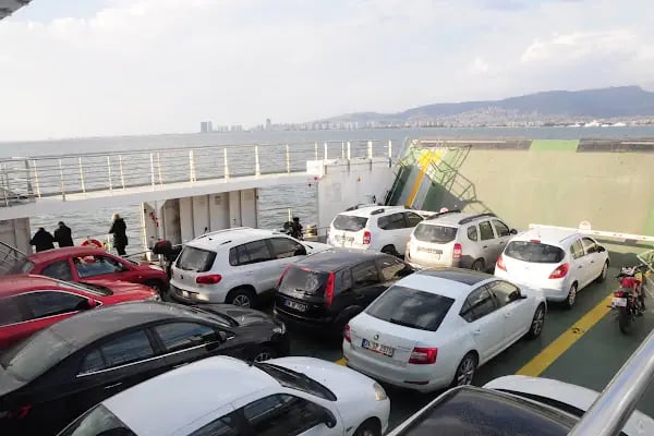 Üçkuyular Tramvay Durağı - Resim 7