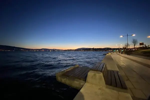 Üçkuyular Tramvay Durağı - Resim 8