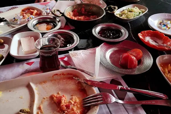 Arkadaş Cafe bazlama dunyasi - Resim 3
