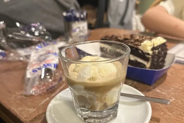 B Kafe Ertuğrul Meydan - Resim 3