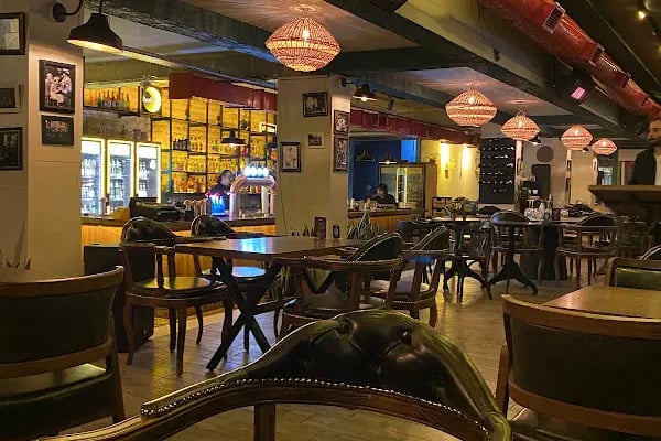J.No24 Art Pub - Resim 1
