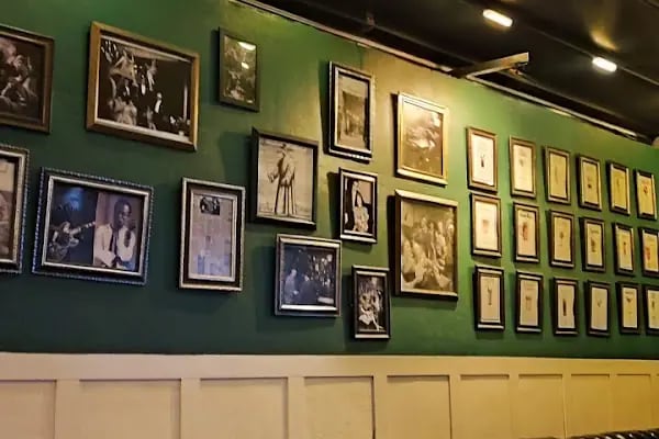 J.No24 Art Pub - Resim 15