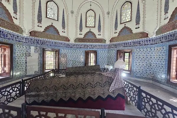 2. Murad Külliyesi Sultan Türbeleri - Resim 2