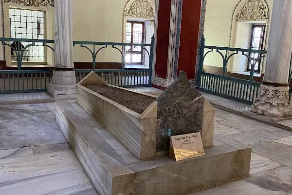2. Murad Külliyesi Sultan Türbeleri - Resim 3