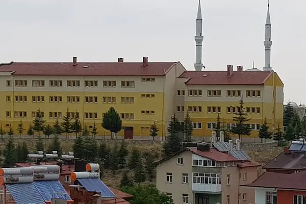Ali Akkanat Anadolu Lisesi - Resim 2