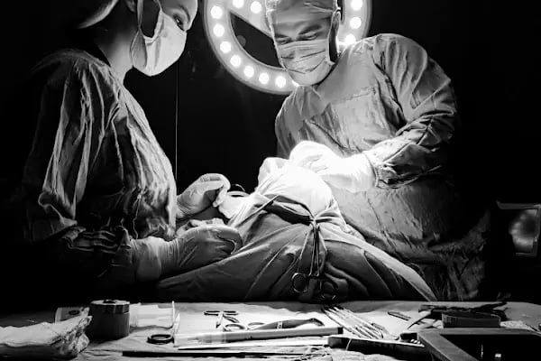 Dr. Emre Güvercin Estetik ve Plastik Cerrahi Kliniği - Resim 12